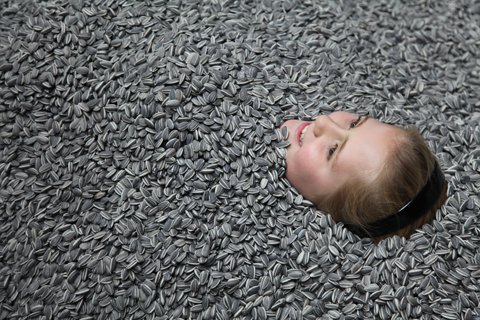Ai Weiwei Tate-child photo by Amelia Gregory